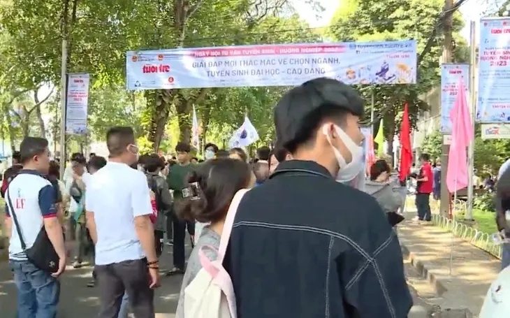 Ngày hội tư vấn tuyển sinh - hướng nghiệp năm 2023 - Ảnh 1. Ngày hội tư vấn tuyển sinh - hướng nghiệp năm 2023 - Ảnh 1.
