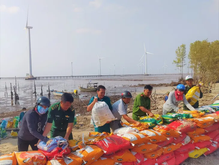 Công bố tình huống khẩn cấp sự cố sạt lở đê Biển Đông - Ảnh 2. Công bố tình huống khẩn cấp sự cố sạt lở đê Biển Đông - Ảnh 2.
