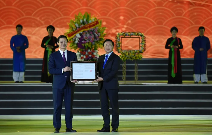 Trao Bằng công nhận 3 bảo vật quốc gia tại Festival Về miền Quan họ - 2023 - Ảnh 1. Trao Bằng công nhận 3 bảo vật quốc gia tại Festival Về miền Quan họ - 2023 - Ảnh 1.