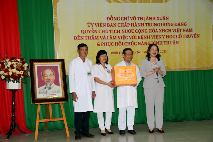Quyền Chủ tịch nước Võ Thị Ánh Xuân thăm và làm việc tại Bình Thuận - Ảnh 2. Quyền Chủ tịch nước Võ Thị Ánh Xuân thăm và làm việc tại Bình Thuận - Ảnh 2.
