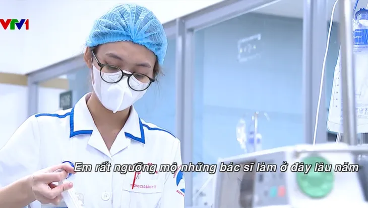 Đêm trắng ở bệnh viện Bạch Mai - Ảnh 4. Đêm trắng ở bệnh viện Bạch Mai - Ảnh 4.