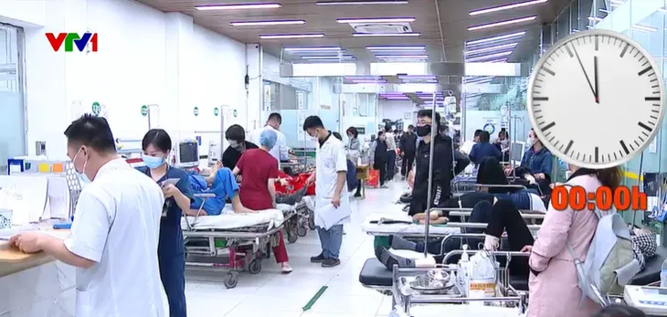 Đêm trắng ở bệnh viện Bạch Mai - Ảnh 6. Đêm trắng ở bệnh viện Bạch Mai - Ảnh 6.