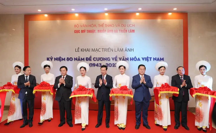 Khai mạc triển lãm ảnh Kỷ niệm 80 năm Đề cương về Văn hóa Việt Nam - Ảnh 1. Khai mạc triển lãm ảnh Kỷ niệm 80 năm Đề cương về Văn hóa Việt Nam - Ảnh 1.