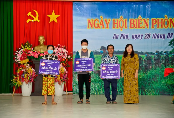 An Giang: Triển khai thực hiện 5 nội dung Ngày Biên phòng toàn dân - Ảnh 4. An Giang: Triển khai thực hiện 5 nội dung Ngày Biên phòng toàn dân - Ảnh 4.