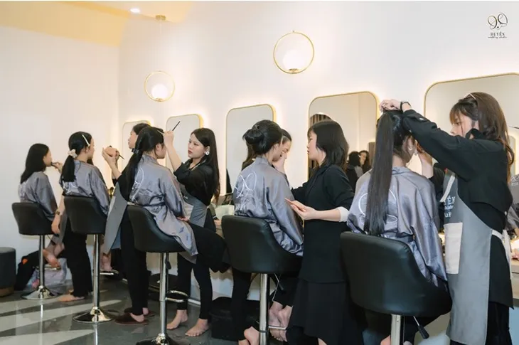Huyền Makeup Academy - thương hiệu makeup uy tín tại thành phố Vinh - Ảnh 1. Huyền Makeup Academy - thương hiệu makeup uy tín tại thành phố Vinh - Ảnh 1.