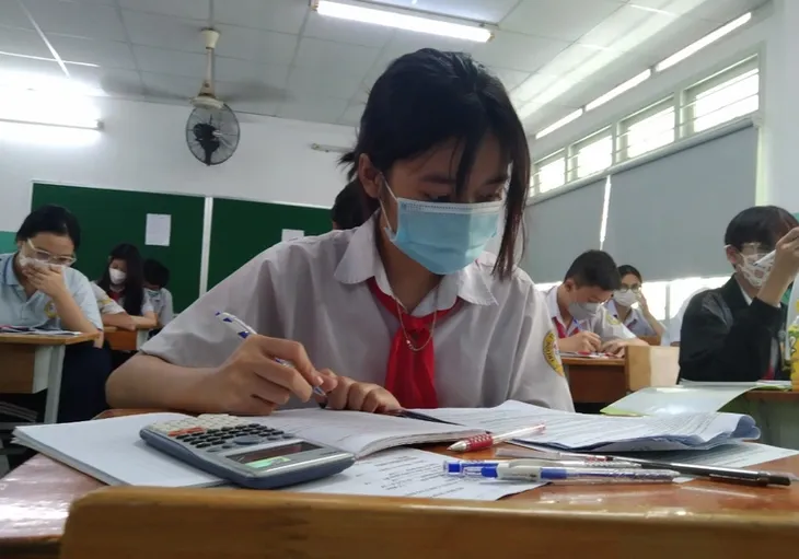 Căng thẳng cuộc đua vào trường chuyên - Ảnh 1. Căng thẳng cuộc đua vào trường chuyên - Ảnh 1.