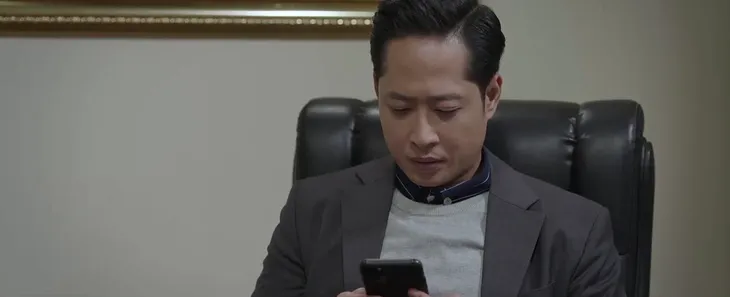 Dưới bóng cây hạnh phúc - Tập 25: Vợ say xỉn đi đánh ghen, chồng nghiến răng kèn kẹt mắng ngược - Ảnh 12. Dưới bóng cây hạnh phúc - Tập 25: Vợ say xỉn đi đánh ghen, chồng nghiến răng kèn kẹt mắng ngược - Ảnh 12.