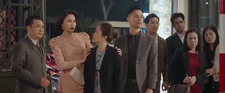 Dưới bóng cây hạnh phúc - Tập 25: Vợ say xỉn đi đánh ghen, chồng nghiến răng kèn kẹt mắng ngược - Ảnh 4. Dưới bóng cây hạnh phúc - Tập 25: Vợ say xỉn đi đánh ghen, chồng nghiến răng kèn kẹt mắng ngược - Ảnh 4.