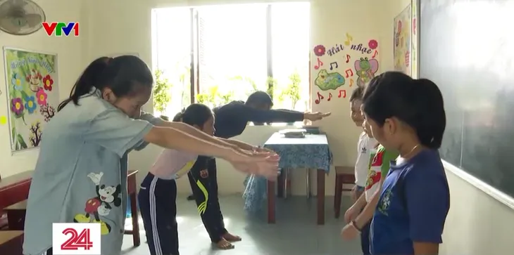 Những người gieo chữ giữa trùng khơi - Ảnh 5. Những người gieo chữ giữa trùng khơi - Ảnh 5.