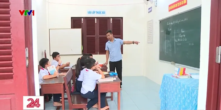 Những người gieo chữ giữa trùng khơi - Ảnh 2. Những người gieo chữ giữa trùng khơi - Ảnh 2.
