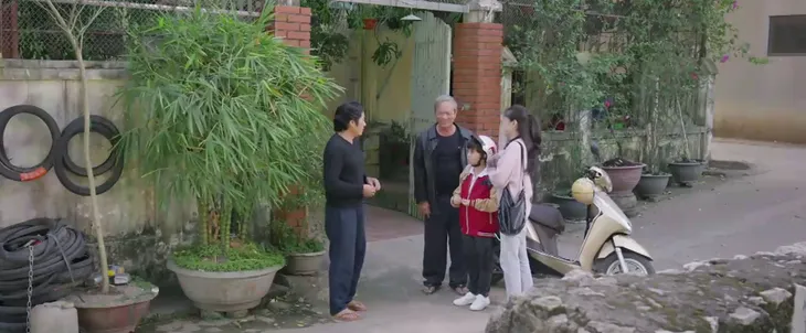 Dưới bóng cây hạnh phúc - Tập 9: Niềm vui của bố khi con trai cọc cằn sắp lấy được vợ - Ảnh 14. Dưới bóng cây hạnh phúc - Tập 9: Niềm vui của bố khi con trai cọc cằn sắp lấy được vợ - Ảnh 14.