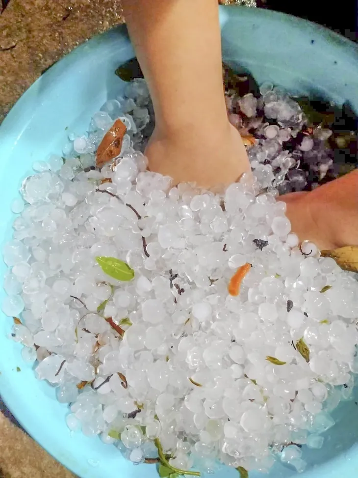 Mưa đá, dông lốc bất thường gây ngập úng cục bộ ở Điện Biên - Ảnh 2. Mưa đá, dông lốc bất thường gây ngập úng cục bộ ở Điện Biên - Ảnh 2.