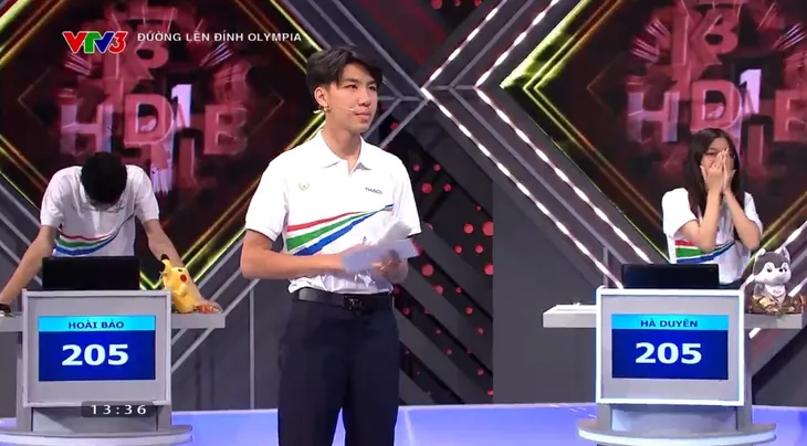Đường lên đỉnh Olympia 23: Nữ sinh Hà Nội bằng điểm nam sinh Bình Định phút áp chót, cuộc Về đích cực gay cấn - Ảnh 6. Đường lên đỉnh Olympia 23: Nữ sinh Hà Nội bằng điểm nam sinh Bình Định phút áp chót, cuộc Về đích cực gay cấn - Ảnh 6.