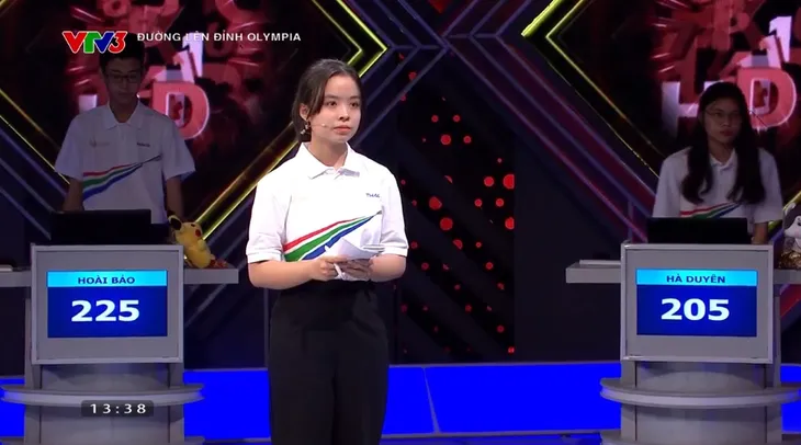 Đường lên đỉnh Olympia 23: Nữ sinh Hà Nội bằng điểm nam sinh Bình Định phút áp chót, cuộc Về đích cực gay cấn - Ảnh 7. Đường lên đỉnh Olympia 23: Nữ sinh Hà Nội bằng điểm nam sinh Bình Định phút áp chót, cuộc Về đích cực gay cấn - Ảnh 7.