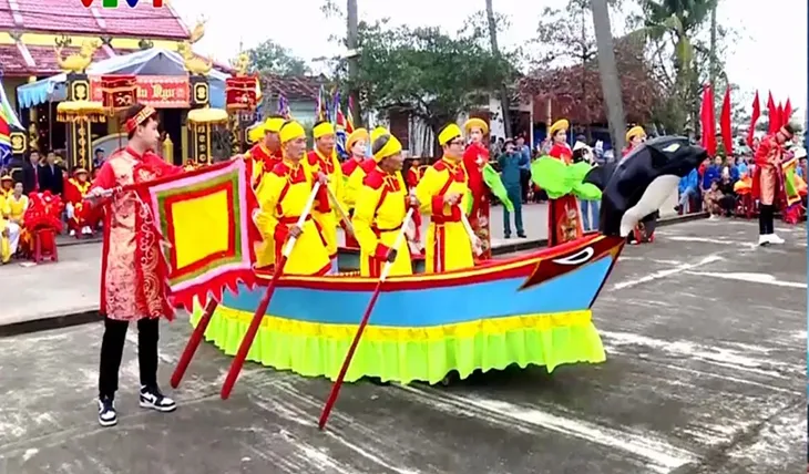 Lễ hội Cầu ngư mang đậm bản sắc văn hóa của người dân vùng biển - Ảnh 3. Lễ hội Cầu ngư mang đậm bản sắc văn hóa của người dân vùng biển - Ảnh 3.