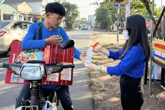 Lễ hội Chùa Bà ở Bình Dương: Thứ gì cũng miễn phí - Ảnh 3. Lễ hội Chùa Bà ở Bình Dương: Thứ gì cũng miễn phí - Ảnh 3.