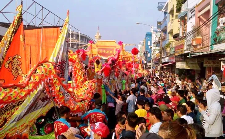 Lễ hội Chùa Bà ở Bình Dương: Thứ gì cũng miễn phí - Ảnh 1. Lễ hội Chùa Bà ở Bình Dương: Thứ gì cũng miễn phí - Ảnh 1.