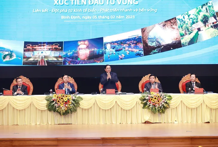 Thủ tướng chủ trì Hội nghị triển khai chương trình hành động về phát triển vùng Bắc Trung Bộ và duyên hải Trung Bộ - Ảnh 2. Thủ tướng chủ trì Hội nghị triển khai chương trình hành động về phát triển vùng Bắc Trung Bộ và duyên hải Trung Bộ - Ảnh 2.