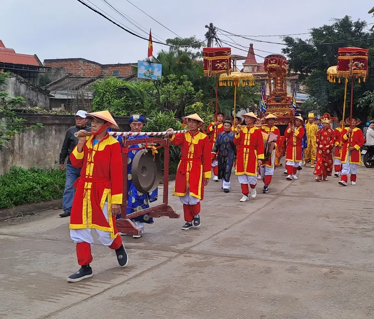Lễ hội Cầu ngư mang đậm bản sắc văn hóa của người dân vùng biển - Ảnh 1. Lễ hội Cầu ngư mang đậm bản sắc văn hóa của người dân vùng biển - Ảnh 1.