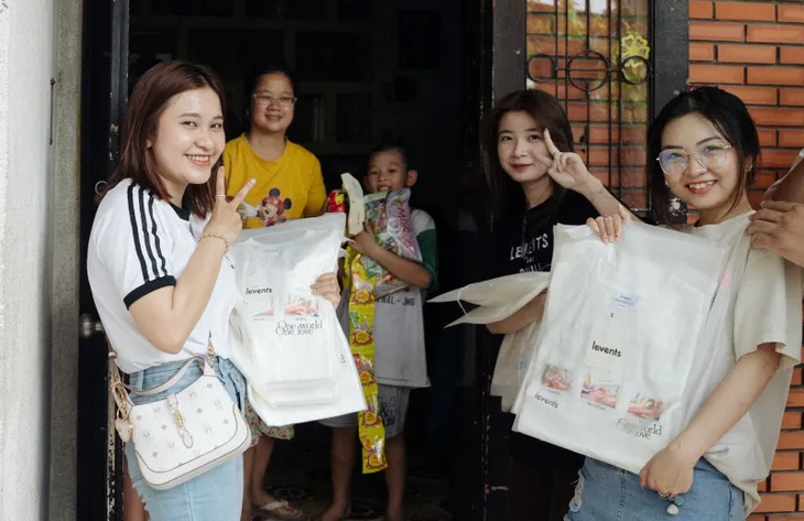 Levents mang hơi ấm đến trẻ em làng SOS trong mùa Tết Quý Mão - Ảnh 5. Levents mang hơi ấm đến trẻ em làng SOS trong mùa Tết Quý Mão - Ảnh 5.