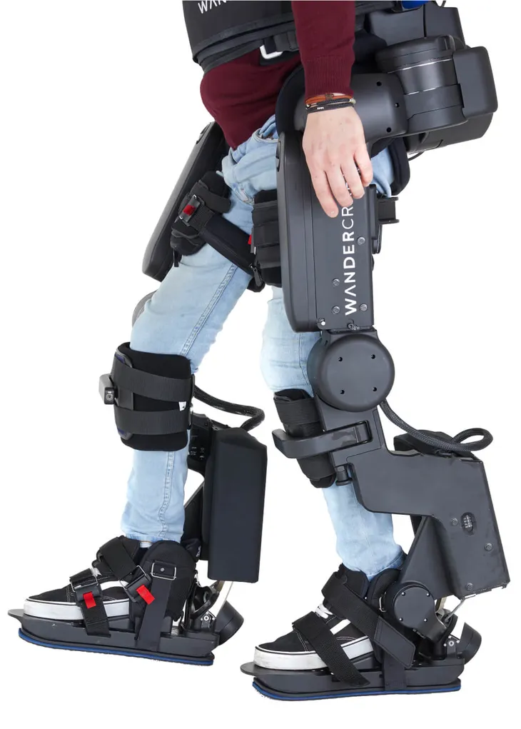 Robot giúp người đột quỵ đi lại - Ảnh 1. Robot giúp người đột quỵ đi lại - Ảnh 1.