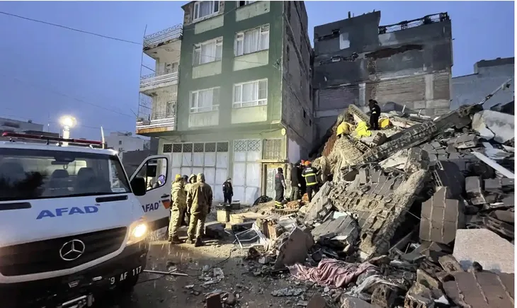 Động đất mạnh tại Thổ Nhĩ Kỳ gây thiệt hại nặng nề cho nước láng giềng Syria - Ảnh 2. Động đất mạnh tại Thổ Nhĩ Kỳ gây thiệt hại nặng nề cho nước láng giềng Syria - Ảnh 2.