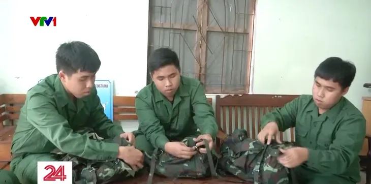 Ba anh em ruột quyết tâm lên đường nhập ngũ - Ảnh 4. Ba anh em ruột quyết tâm lên đường nhập ngũ - Ảnh 4.