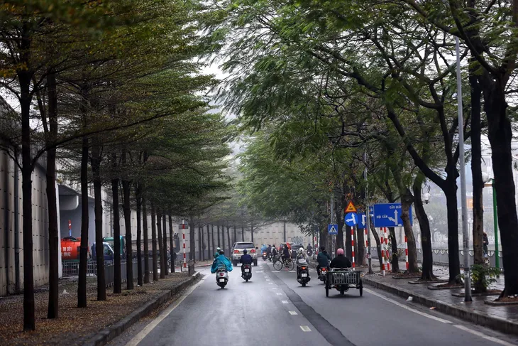 Hà Nội ẩn hiện trong tiết trời mưa Xuân - Ảnh 7. Hà Nội ẩn hiện trong tiết trời mưa Xuân - Ảnh 7.