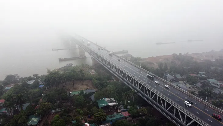 Hà Nội ẩn hiện trong tiết trời mưa Xuân - Ảnh 12. Hà Nội ẩn hiện trong tiết trời mưa Xuân - Ảnh 12.