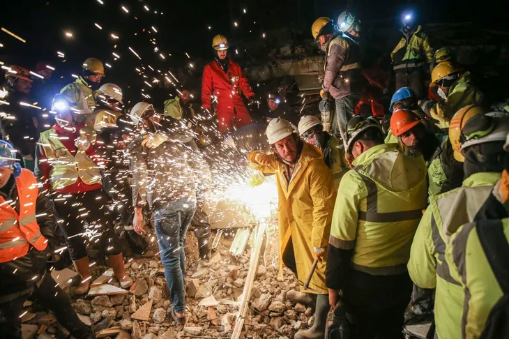 Nỗ lực cứu trợ nạn nhân động đất tại Thổ Nhĩ Kỳ - Syria dù 72 giờ vàng đã trôi qua - Ảnh 2.