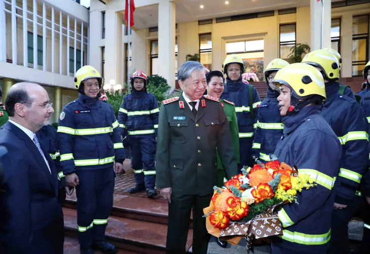 Bộ Công an cử đoàn cán bộ, chiến sĩ đi cứu hộ tại Thổ Nhĩ Kỳ - Ảnh 1. Bộ Công an cử đoàn cán bộ, chiến sĩ đi cứu hộ tại Thổ Nhĩ Kỳ - Ảnh 1.
