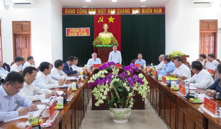 Thường trực Ban Bí thư Võ Văn Thưởng làm việc với Ban Thường vụ Tỉnh ủy Kon Tum - Ảnh 1. Thường trực Ban Bí thư Võ Văn Thưởng làm việc với Ban Thường vụ Tỉnh ủy Kon Tum - Ảnh 1.