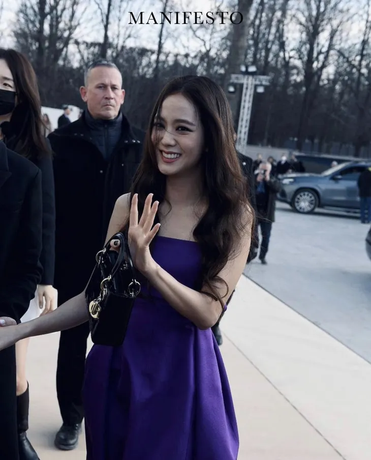 Jisoo (BLACKPINK) chiếm trọn spotlight khi tham dự Paris Fashion Week 2023 - Ảnh 1. Jisoo (BLACKPINK) chiếm trọn spotlight khi tham dự Paris Fashion Week 2023 - Ảnh 1.
