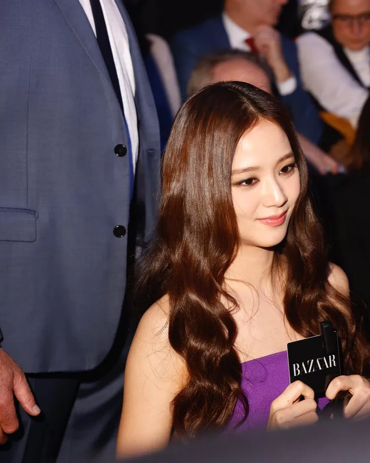 Jisoo (BLACKPINK) chiếm trọn spotlight khi tham dự Paris Fashion Week 2023 - Ảnh 4. Jisoo (BLACKPINK) chiếm trọn spotlight khi tham dự Paris Fashion Week 2023 - Ảnh 4.