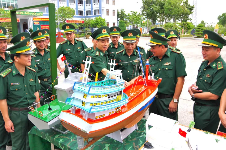 Bộ đội Biên phòng Cà Mau tập trung huấn luyện Cơ bản, thiết thực, vững chắc - Ảnh 4. Bộ đội Biên phòng Cà Mau tập trung huấn luyện Cơ bản, thiết thực, vững chắc - Ảnh 4.
