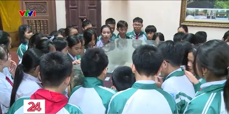 Giáo dục truyền thống cho học sinh qua di sản văn hóa - Ảnh 4. Giáo dục truyền thống cho học sinh qua di sản văn hóa - Ảnh 4.