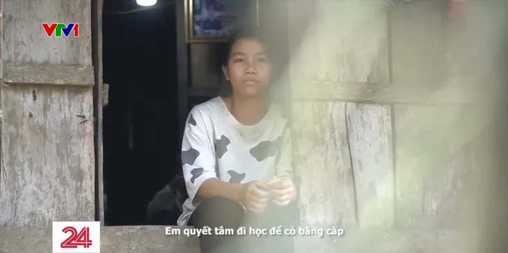 Con đường đến trường gian nan của cô học trò vùng núi - Ảnh 4. Con đường đến trường gian nan của cô học trò vùng núi - Ảnh 4.