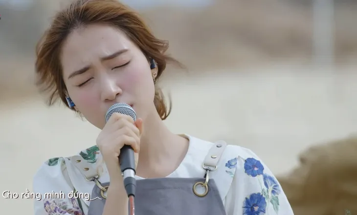 Đông Nhi, Hòa Minzy so kè giọng hát với bản hit Giữ em đi - Ảnh 1. Đông Nhi, Hòa Minzy so kè giọng hát với bản hit Giữ em đi - Ảnh 1.