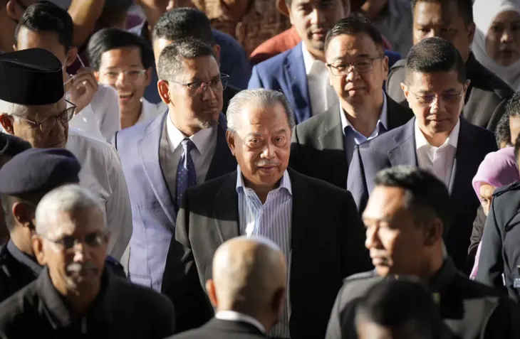 Cựu Thủ tướng Malaysia Muhyiddin bị buộc tội lạm quyền và rửa tiền - Ảnh 1. Cựu Thủ tướng Malaysia Muhyiddin bị buộc tội lạm quyền và rửa tiền - Ảnh 1.