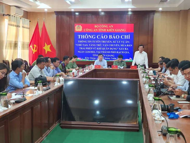 Kiên Giang khởi tố nhiều vụ mua bán, tàng trữ, sử dụng vũ khí quân dụng - Ảnh 1. Kiên Giang khởi tố nhiều vụ mua bán, tàng trữ, sử dụng vũ khí quân dụng - Ảnh 1.