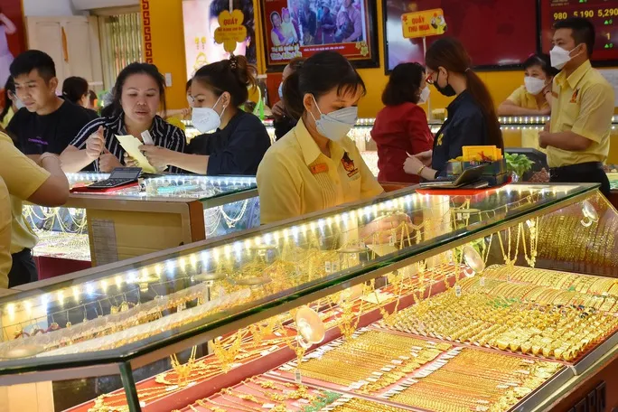 Giá vàng tăng như vũ bão - Ảnh 2. Giá vàng tăng như vũ bão - Ảnh 2.