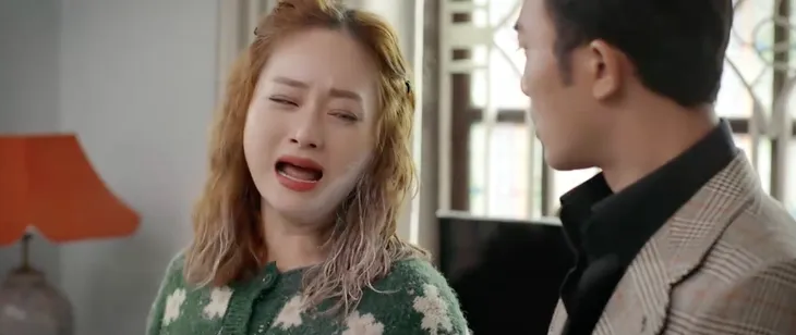 Gia đình mình vui bất thình lình - Tập 2: Hà là trung tâm rắc rối, làm loạn nhà rồi lu loa ăn vạ - Ảnh 28. Gia đình mình vui bất thình lình - Tập 2: Hà là trung tâm rắc rối, làm loạn nhà rồi lu loa ăn vạ - Ảnh 28.