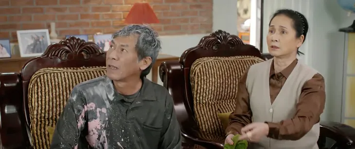 Gia đình mình vui bất thình lình - Tập 2: Hà là trung tâm rắc rối, làm loạn nhà rồi lu loa ăn vạ - Ảnh 30. Gia đình mình vui bất thình lình - Tập 2: Hà là trung tâm rắc rối, làm loạn nhà rồi lu loa ăn vạ - Ảnh 30.