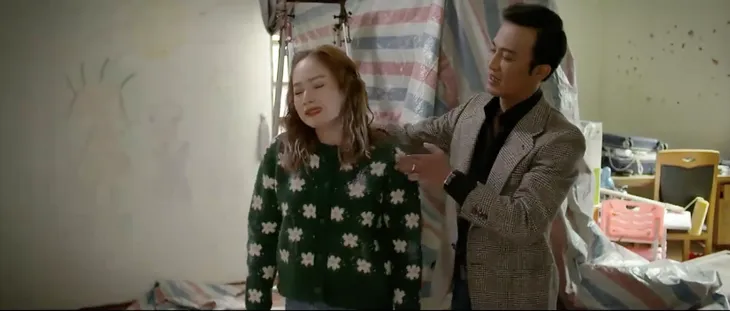 Gia đình mình vui bất thình lình - Tập 2: Hà là trung tâm rắc rối, làm loạn nhà rồi lu loa ăn vạ - Ảnh 31. Gia đình mình vui bất thình lình - Tập 2: Hà là trung tâm rắc rối, làm loạn nhà rồi lu loa ăn vạ - Ảnh 31.