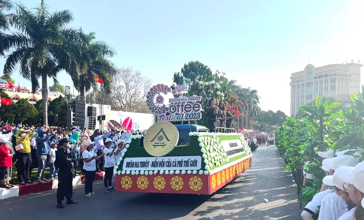 Lễ hội đường phố Buôn Ma Thuột - Nơi hội tụ 3 nền văn minh cà phê thế giới - Ảnh 1. Lễ hội đường phố Buôn Ma Thuột - Nơi hội tụ 3 nền văn minh cà phê thế giới - Ảnh 1.