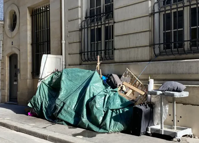 Làn sóng bãi công lên cao, người dân Paris chật vật giữa khủng hoảng rác - Ảnh 2. Làn sóng bãi công lên cao, người dân Paris chật vật giữa khủng hoảng rác - Ảnh 2.