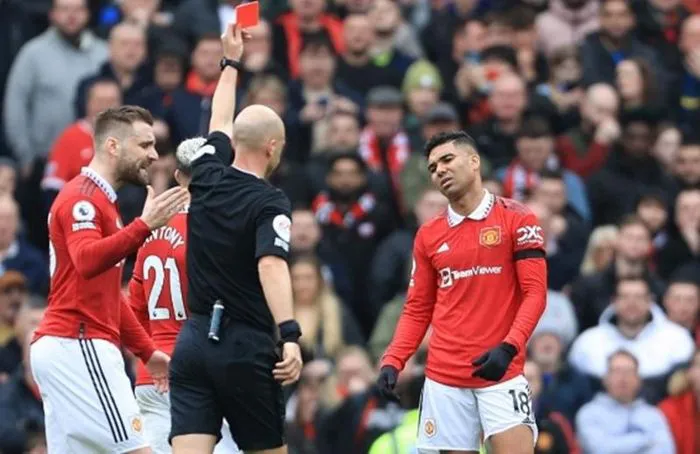Manchester United sẽ không kháng cáo thẻ đỏ của Casemiro - Ảnh 2. Manchester United sẽ không kháng cáo thẻ đỏ của Casemiro - Ảnh 2.