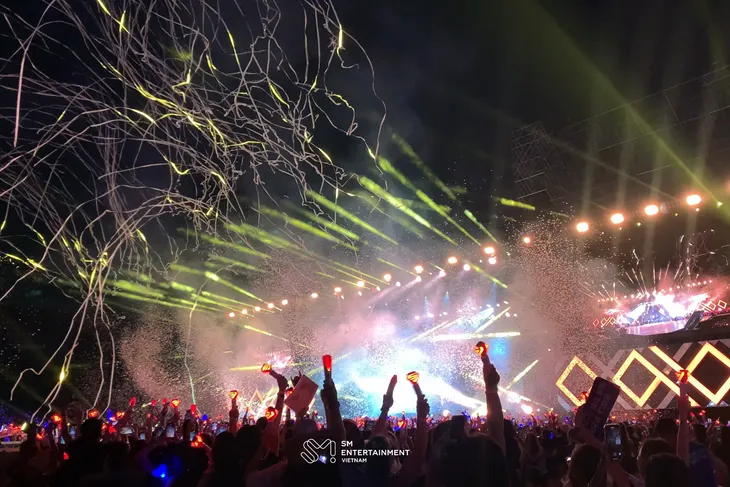 Show diễn của Super Junior tại Việt Nam thành công rực rỡ - Ảnh 1. Show diễn của Super Junior tại Việt Nam thành công rực rỡ - Ảnh 1.