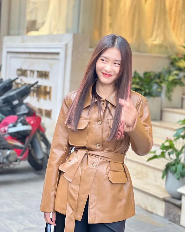 Gia đình mình vui bất thình lình: Trung ruồi hội ngộ Khả Ngân - Thanh Sơn - Ảnh 3. Gia đình mình vui bất thình lình: Trung ruồi hội ngộ Khả Ngân - Thanh Sơn - Ảnh 3.