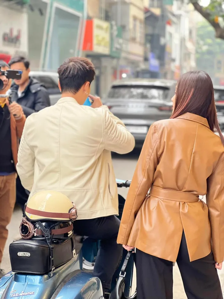 Gia đình mình vui bất thình lình: Trung ruồi hội ngộ Khả Ngân - Thanh Sơn - Ảnh 16. Gia đình mình vui bất thình lình: Trung ruồi hội ngộ Khả Ngân - Thanh Sơn - Ảnh 16.